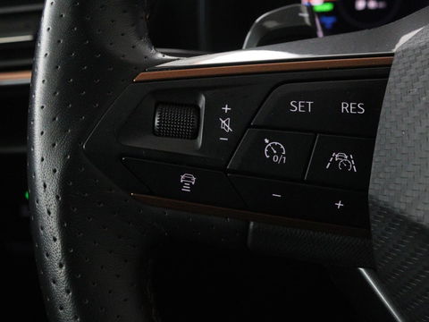 CUPRA Formentor 1.4 e-Hybrid VZ | 245pk | Trekhaak | Stoel & stuurverwarming | Camera | Adaptive cruise | Sfeerverlichting | Keyless | Full LED | PHEV