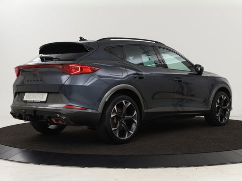CUPRA Formentor 1.4 e-Hybrid VZ | 245pk | Trekhaak | Stoel & stuurverwarming | Camera | Adaptive cruise | Sfeerverlichting | Keyless | Full LED | PHEV