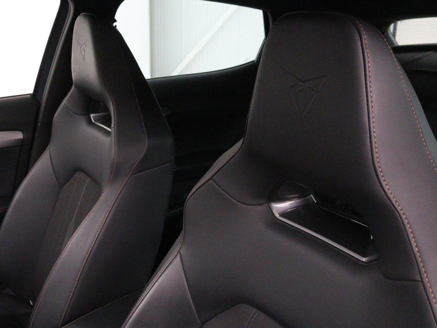 CUPRA Formentor 1.4 e-Hybrid VZ | 245pk | Trekhaak | Stoel & stuurverwarming | Camera | Adaptive cruise | Sfeerverlichting | Keyless | Full LED | PHEV