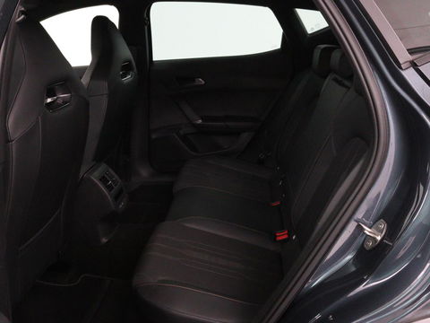CUPRA Formentor 1.4 e-Hybrid VZ | 245pk | Trekhaak | Stoel & stuurverwarming | Camera | Adaptive cruise | Sfeerverlichting | Keyless | Full LED | PHEV