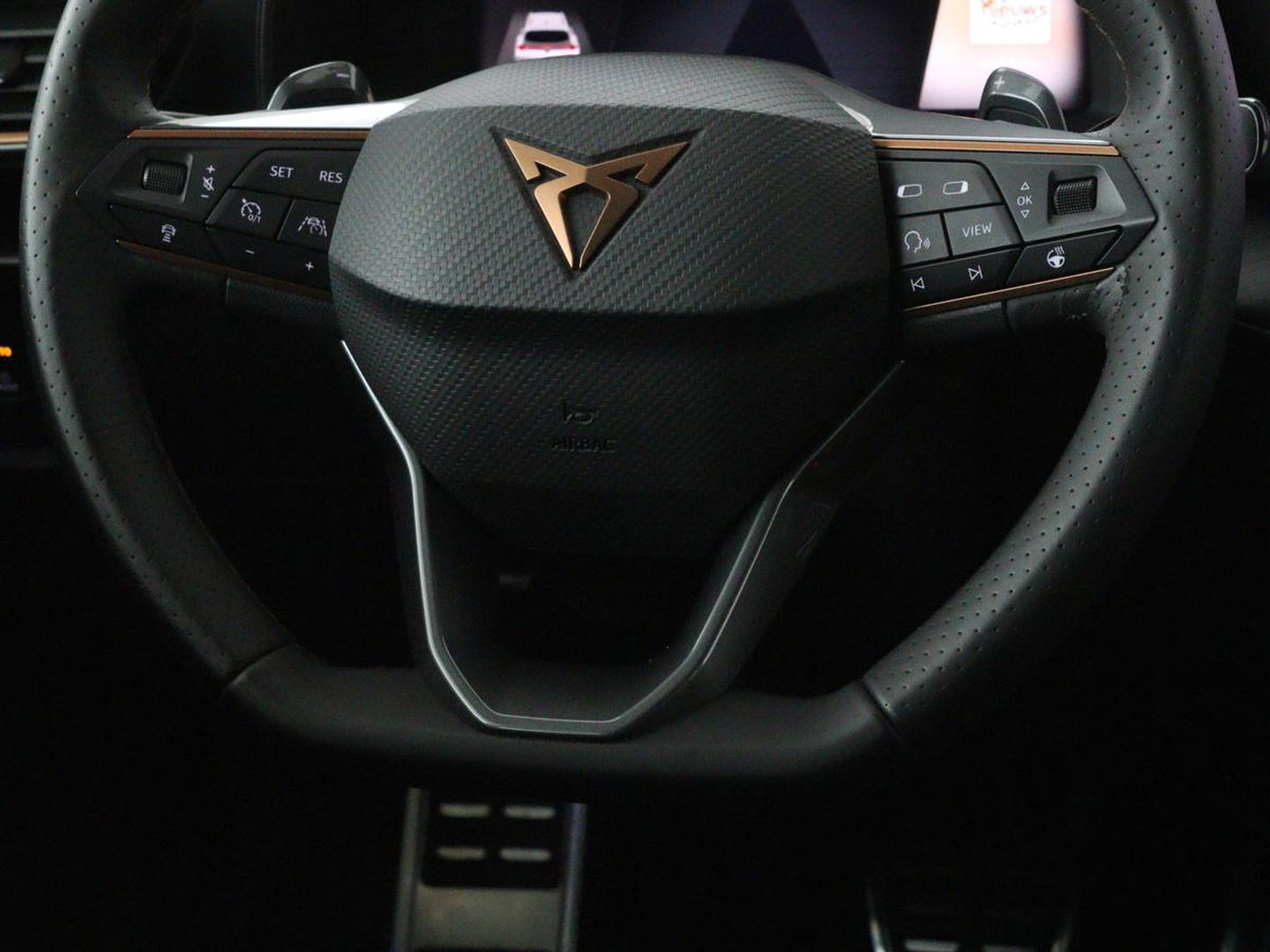 CUPRA Formentor 1.4 e-Hybrid VZ | 245pk | Stoel & stuurverwarming | Carplay | Camera | Adaptive cruise | Navigatie | Sfeerverlichting | Keyless | Full LED | PHEV
