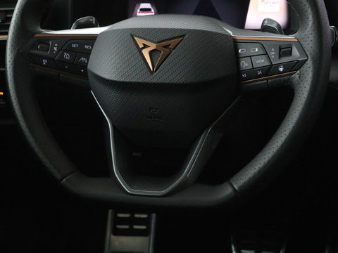 CUPRA Formentor 1.4 e-Hybrid VZ | 245pk | Stoel & stuurverwarming | Carplay | Camera | Adaptive cruise | Navigatie | Sfeerverlichting | Keyless | Full LED | PHEV