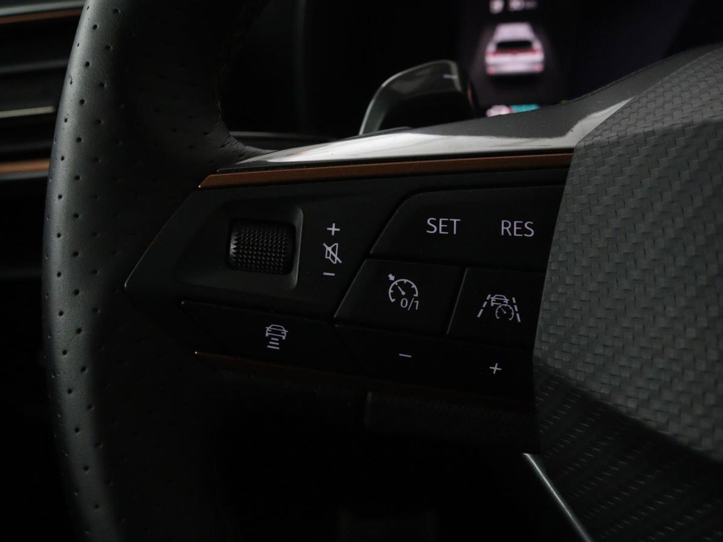CUPRA Formentor 1.4 e-Hybrid VZ | 245pk | Stoel & stuurverwarming | Carplay | Camera | Adaptive cruise | Navigatie | Sfeerverlichting | Keyless | Full LED | PHEV