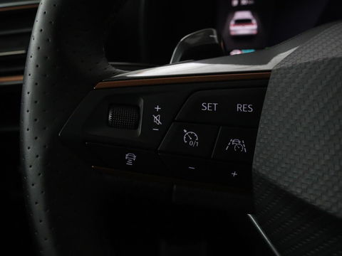 CUPRA Formentor 1.4 e-Hybrid VZ | 245pk | Stoel & stuurverwarming | Carplay | Camera | Adaptive cruise | Navigatie | Sfeerverlichting | Keyless | Full LED | PHEV