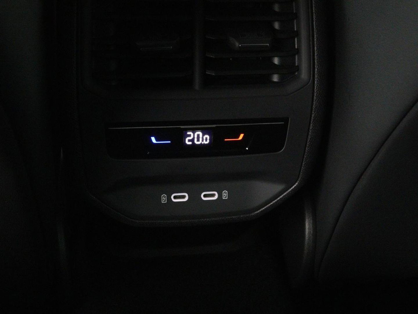 CUPRA Formentor 1.4 e-Hybrid VZ | 245pk | Stoel & stuurverwarming | Carplay | Camera | Adaptive cruise | Navigatie | Sfeerverlichting | Keyless | Full LED | PHEV