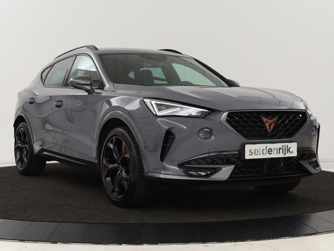 CUPRA Formentor 1.4 e-Hybrid VZ | 245pk | Stoel & stuurverwarming | Carplay | Camera | Adaptive cruise | Navigatie | Sfeerverlichting | Keyless | Full LED | PHEV