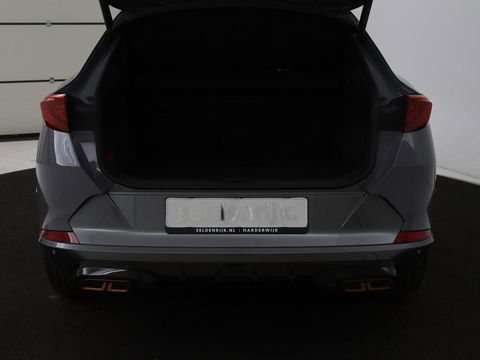 CUPRA Formentor 1.4 e-Hybrid VZ | 245pk | Stoel & stuurverwarming | Carplay | Camera | Adaptive cruise | Navigatie | Sfeerverlichting | Keyless | Full LED | PHEV