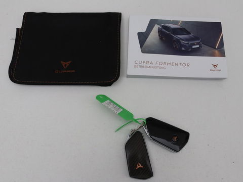 CUPRA Formentor 1.4 e-Hybrid VZ | 245pk | Stoel & stuurverwarming | Carplay | Camera | Adaptive cruise | Navigatie | Sfeerverlichting | Keyless | Full LED | PHEV