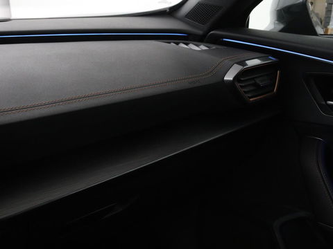 CUPRA Formentor 1.4 e-Hybrid VZ | 245pk | Stoel & stuurverwarming | Carplay | Camera | Adaptive cruise | Navigatie | Sfeerverlichting | Keyless | Full LED | PHEV