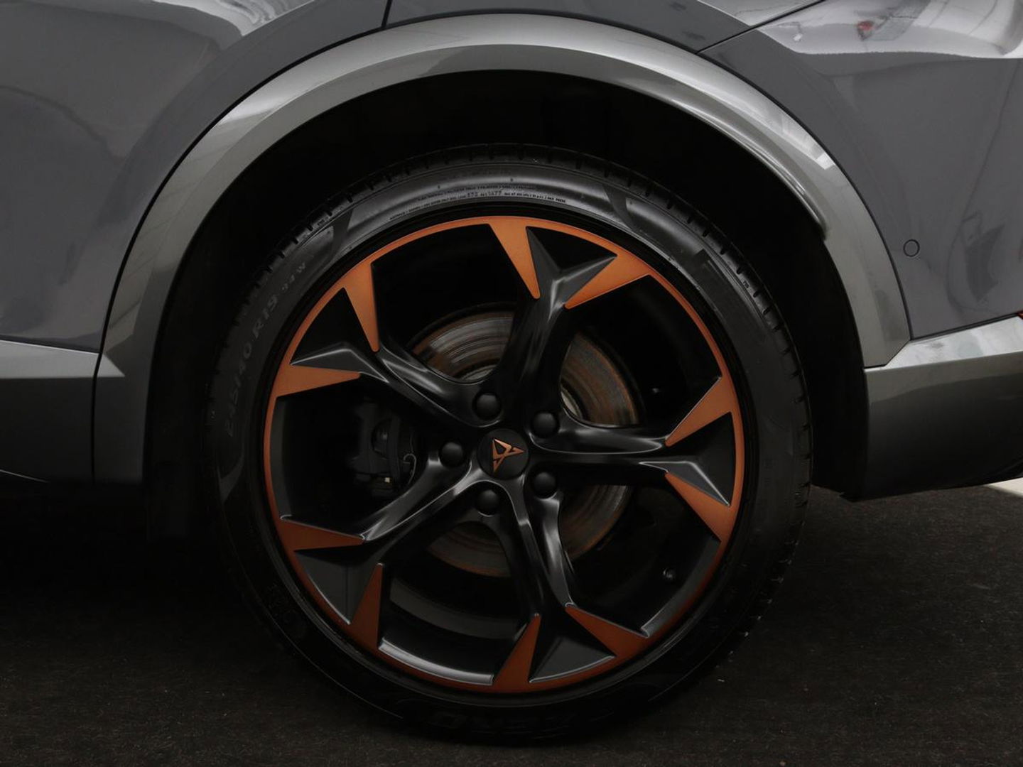 CUPRA Formentor 1.4 e-Hybrid VZ | 245pk | Stoel & stuurverwarming | Carplay | Camera | Adaptive cruise | Navigatie | Sfeerverlichting | Keyless | Full LED | PHEV