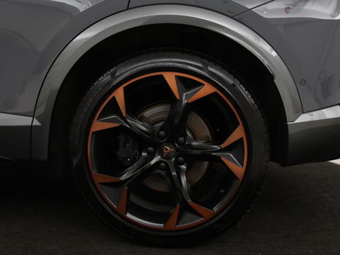 CUPRA Formentor 1.4 e-Hybrid VZ | 245pk | Stoel & stuurverwarming | Carplay | Camera | Adaptive cruise | Navigatie | Sfeerverlichting | Keyless | Full LED | PHEV