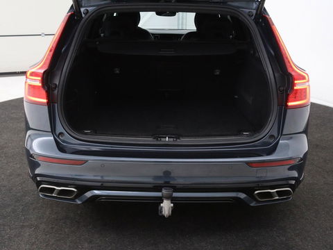 Volvo V60 2.0 T4 R Design | Stoelverwarming | Trekhaak | Carplay | Camera | Adaptive cruise | Navigatie | Full LED | 19'' lichtmetalen velgen | Memory