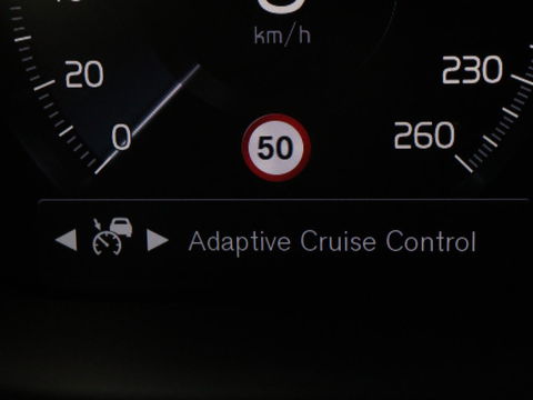 Volvo V60 2.0 T4 R Design | Stoelverwarming | Trekhaak | Carplay | Camera | Adaptive cruise | Navigatie | Full LED | 19'' lichtmetalen velgen | Memory