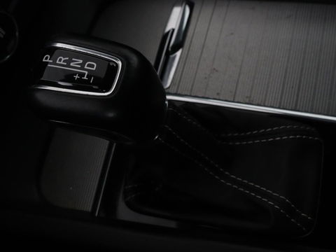 Volvo V60 2.0 T4 R Design | Stoelverwarming | Trekhaak | Carplay | Camera | Adaptive cruise | Navigatie | Full LED | 19'' lichtmetalen velgen | Memory