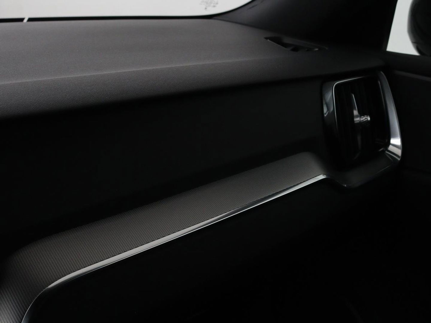Volvo V60 2.0 T4 R Design | Stoelverwarming | Trekhaak | Carplay | Camera | Adaptive cruise | Navigatie | Full LED | 19'' lichtmetalen velgen | Memory
