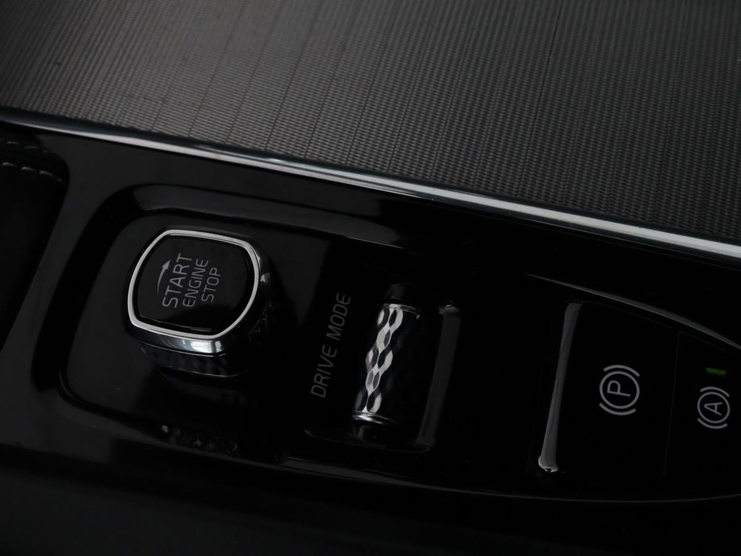 Volvo V60 2.0 T4 R Design | Stoelverwarming | Trekhaak | Carplay | Camera | Adaptive cruise | Navigatie | Full LED | 19'' lichtmetalen velgen | Memory