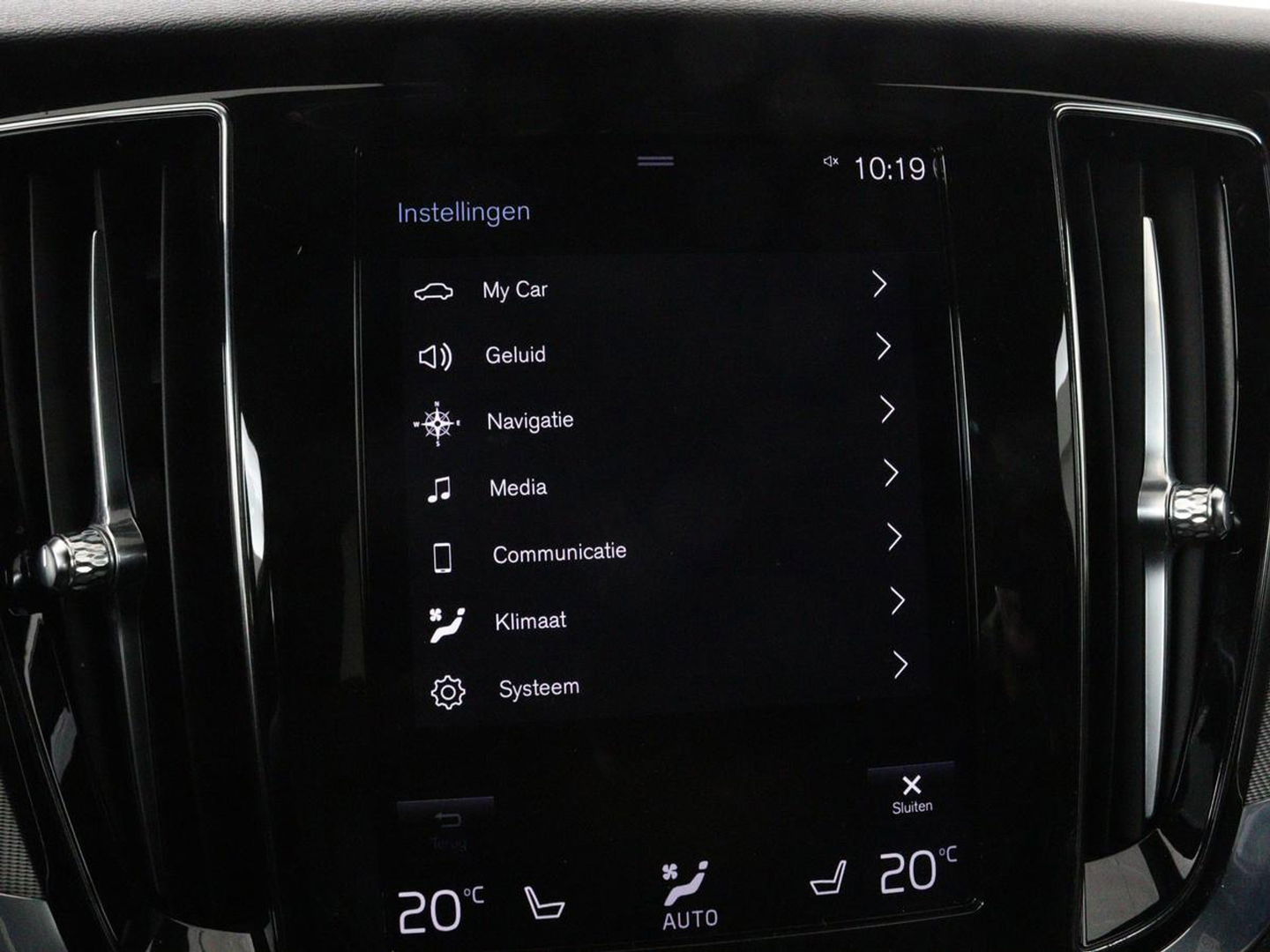Volvo V60 2.0 T4 R Design | Stoelverwarming | Trekhaak | Carplay | Camera | Adaptive cruise | Navigatie | Full LED | 19'' lichtmetalen velgen | Memory