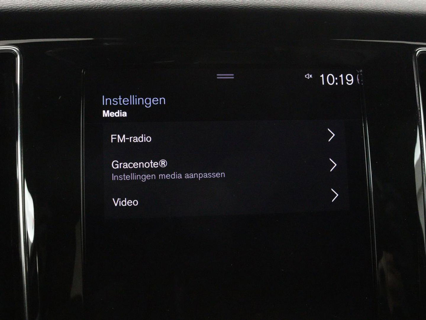 Volvo V60 2.0 T4 R Design | Stoelverwarming | Trekhaak | Carplay | Camera | Adaptive cruise | Navigatie | Full LED | 19'' lichtmetalen velgen | Memory