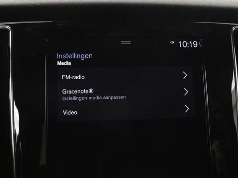 Volvo V60 2.0 T4 R Design | Stoelverwarming | Trekhaak | Carplay | Camera | Adaptive cruise | Navigatie | Full LED | 19'' lichtmetalen velgen | Memory