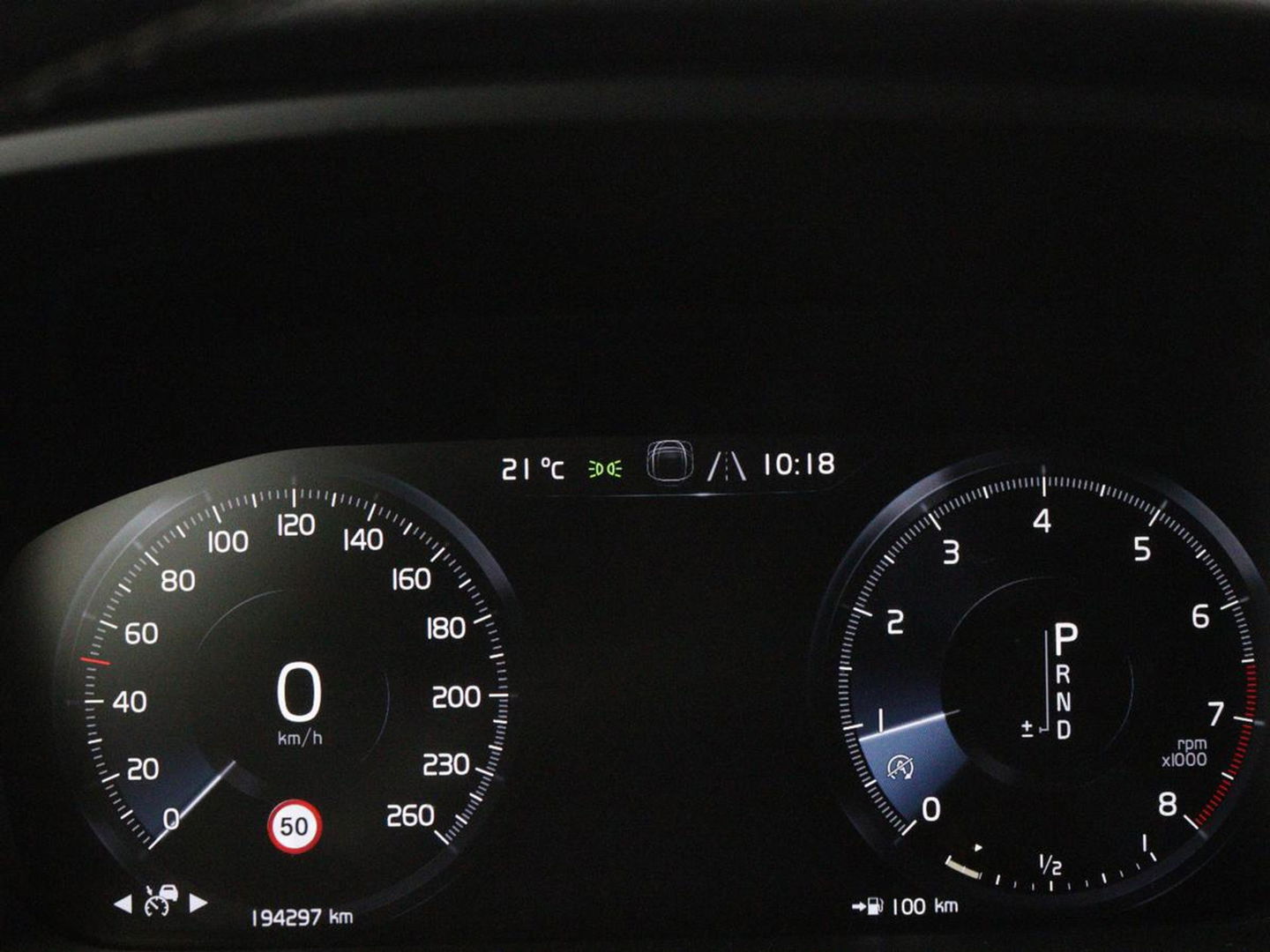 Volvo V60 2.0 T4 R Design | Stoelverwarming | Trekhaak | Carplay | Camera | Adaptive cruise | Navigatie | Full LED | 19'' lichtmetalen velgen | Memory