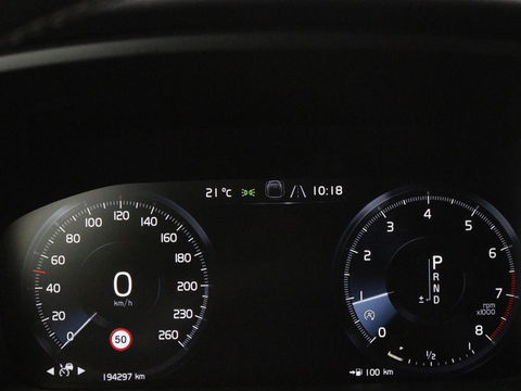 Volvo V60 2.0 T4 R Design | Stoelverwarming | Trekhaak | Carplay | Camera | Adaptive cruise | Navigatie | Full LED | 19'' lichtmetalen velgen | Memory