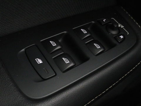 Volvo V60 2.0 T4 R Design | Stoelverwarming | Trekhaak | Carplay | Camera | Adaptive cruise | Navigatie | Full LED | 19'' lichtmetalen velgen | Memory