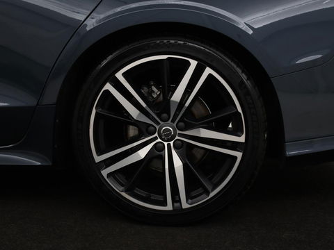 Volvo V60 2.0 T4 R Design | Stoelverwarming | Trekhaak | Carplay | Camera | Adaptive cruise | Navigatie | Full LED | 19'' lichtmetalen velgen | Memory
