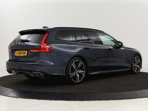 Volvo V60 2.0 T4 R Design | Stoelverwarming | Trekhaak | Carplay | Camera | Adaptive cruise | Navigatie | Full LED | 19'' lichtmetalen velgen | Memory