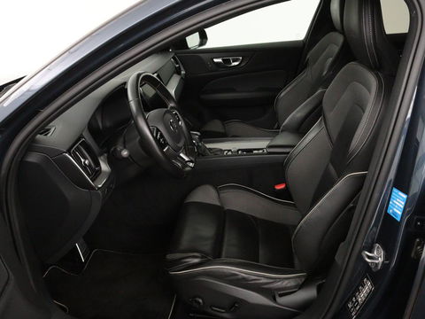 Volvo V60 2.0 T4 R Design | Stoelverwarming | Trekhaak | Carplay | Camera | Adaptive cruise | Navigatie | Full LED | 19'' lichtmetalen velgen | Memory