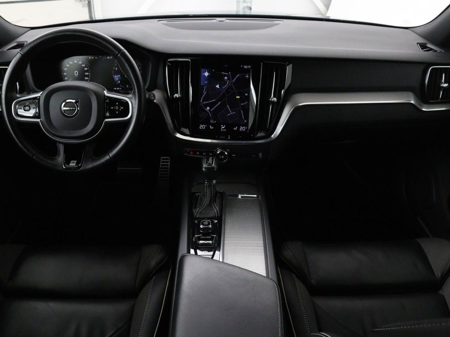 Volvo V60 2.0 T4 R Design | Stoelverwarming | Trekhaak | Carplay | Camera | Adaptive cruise | Navigatie | Full LED | 19'' lichtmetalen velgen | Memory