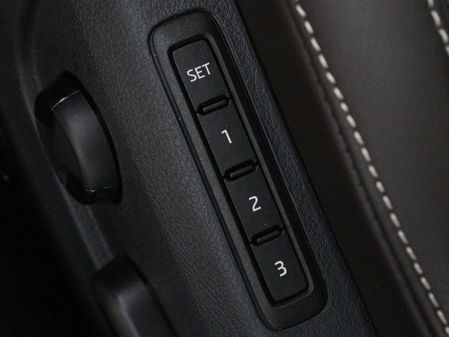 Škoda Superb 1.4 TSI iV Laurin & Klement | Leder | Trekhaak | Adaptive cruise | Stoelverwarming | Canton Sound | Navigatie | Memory | Full LED | Keyless | Carplay | PHEV