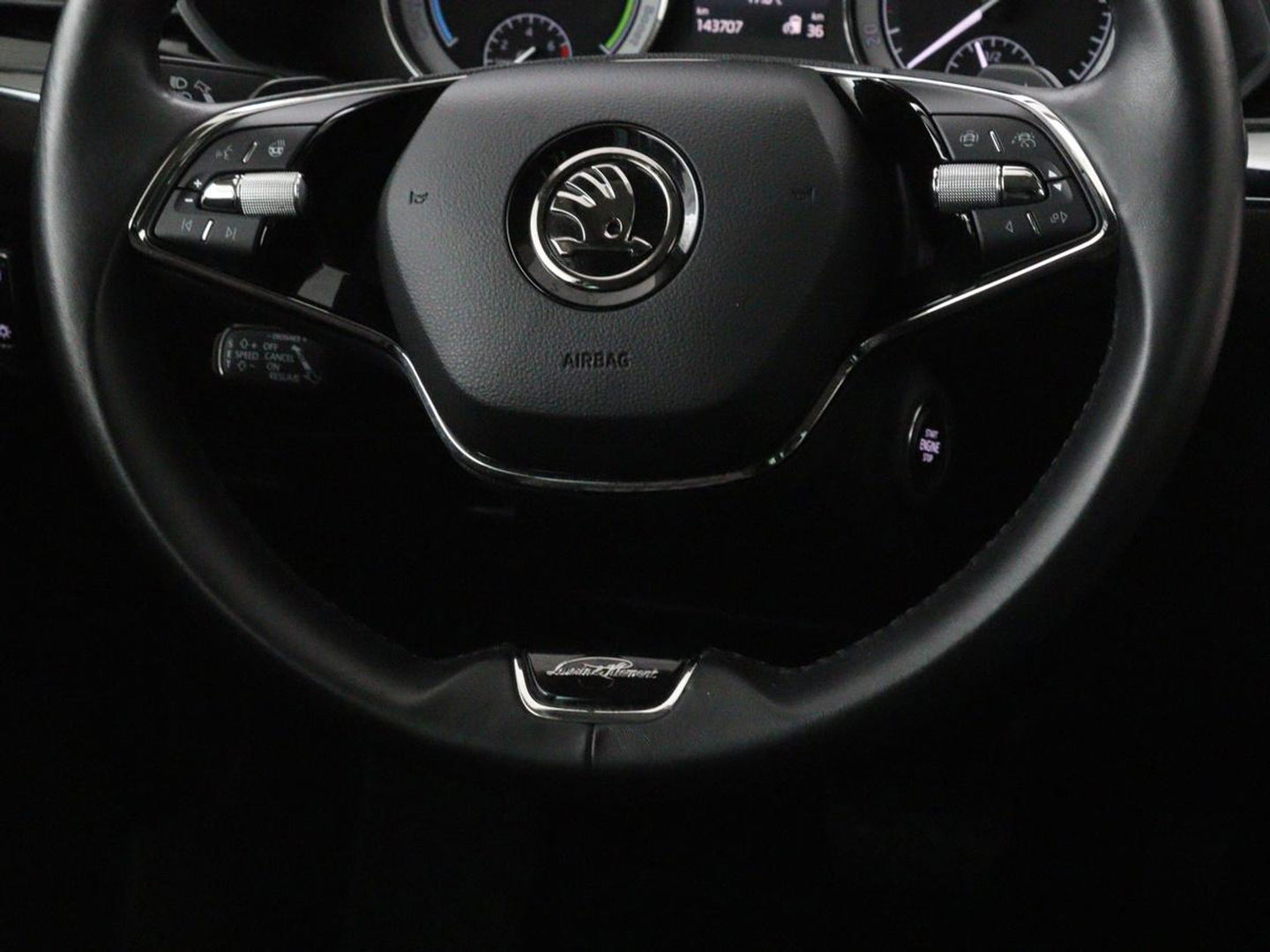 Škoda Superb 1.4 TSI iV Laurin & Klement | Leder | Trekhaak | Adaptive cruise | Stoelverwarming | Canton Sound | Navigatie | Memory | Full LED | Keyless | Carplay | PHEV