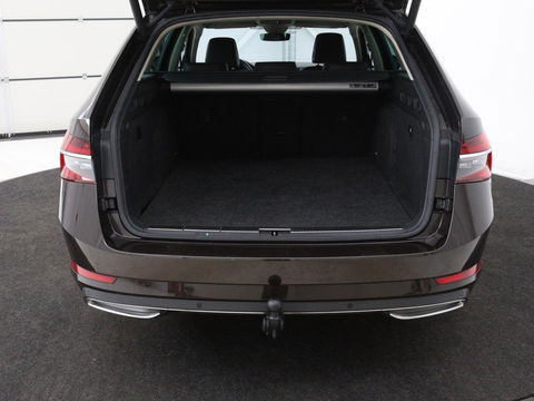 Škoda Superb 1.4 TSI iV Laurin & Klement | Leder | Trekhaak | Adaptive cruise | Stoelverwarming | Canton Sound | Navigatie | Memory | Full LED | Keyless | Carplay | PHEV