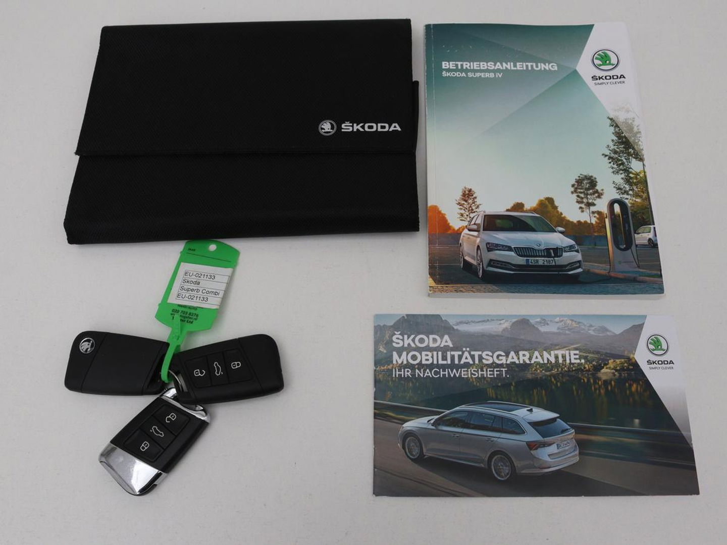 Škoda Superb 1.4 TSI iV Laurin & Klement | Leder | Trekhaak | Adaptive cruise | Stoelverwarming | Canton Sound | Navigatie | Memory | Full LED | Keyless | Carplay | PHEV