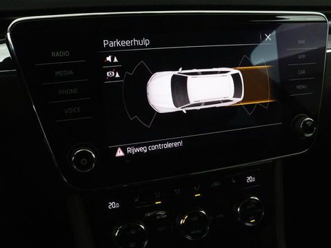 Škoda Superb 1.4 TSI iV Laurin & Klement | Leder | Trekhaak | Adaptive cruise | Stoelverwarming | Canton Sound | Navigatie | Memory | Full LED | Keyless | Carplay | PHEV
