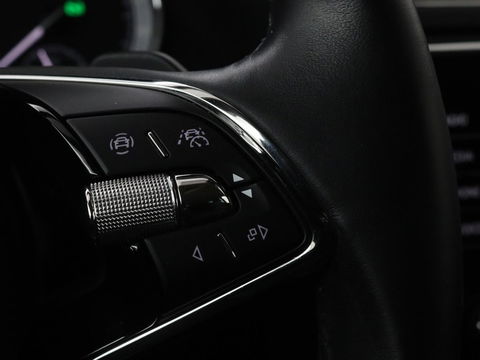 Škoda Superb 1.4 TSI iV Laurin & Klement | Leder | Trekhaak | Adaptive cruise | Stoelverwarming | Canton Sound | Navigatie | Memory | Full LED | Keyless | Carplay | PHEV