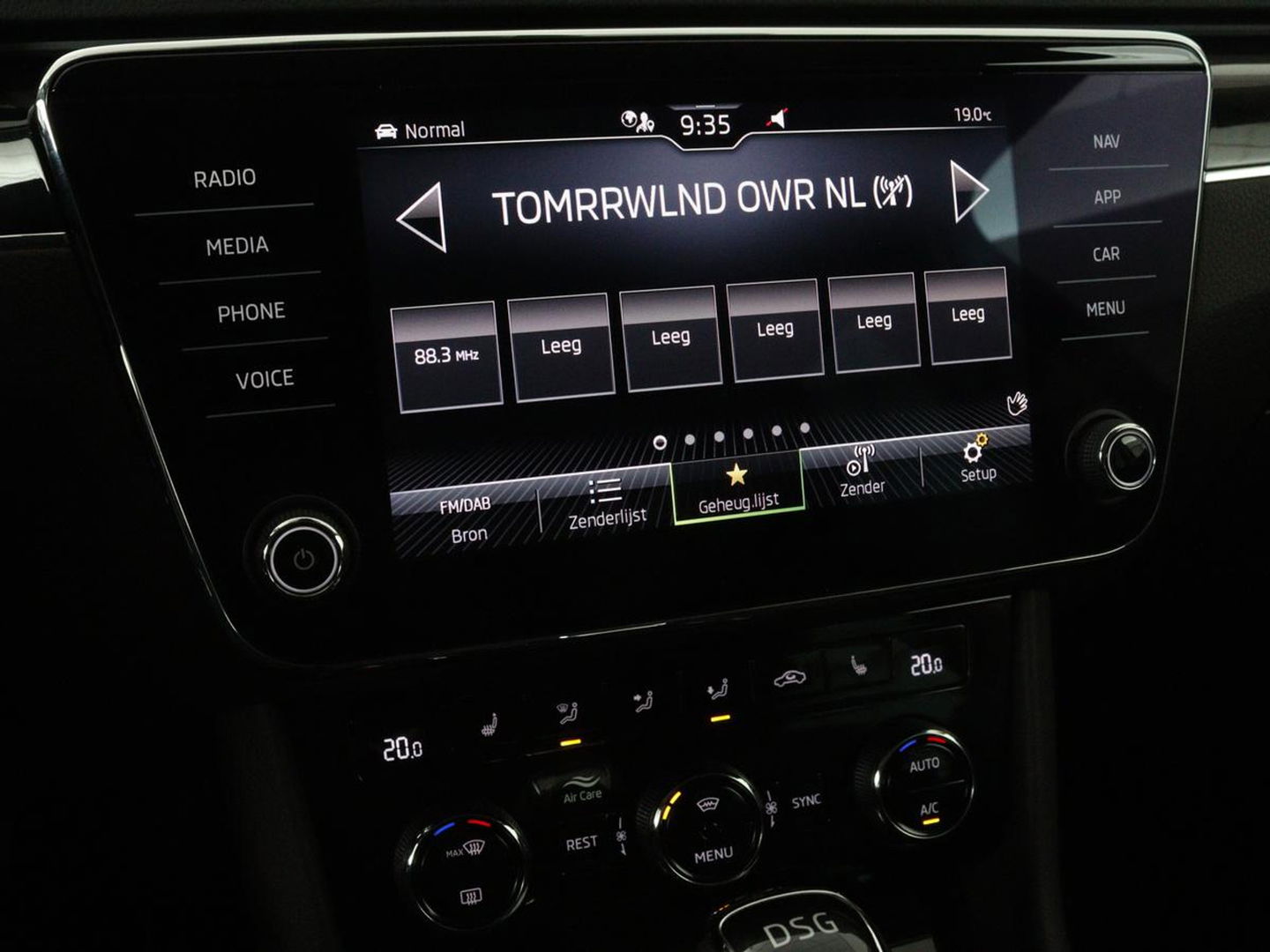 Škoda Superb 1.4 TSI iV Laurin & Klement | Leder | Trekhaak | Adaptive cruise | Stoelverwarming | Canton Sound | Navigatie | Memory | Full LED | Keyless | Carplay | PHEV