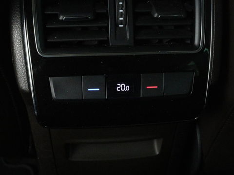 Škoda Superb 1.4 TSI iV Laurin & Klement | Leder | Trekhaak | Adaptive cruise | Stoelverwarming | Canton Sound | Navigatie | Memory | Full LED | Keyless | Carplay | PHEV