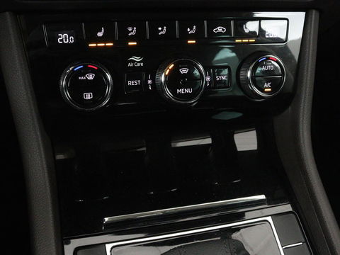 Škoda Superb 1.4 TSI iV Laurin & Klement | Leder | Trekhaak | Adaptive cruise | Stoelverwarming | Canton Sound | Navigatie | Memory | Full LED | Keyless | Carplay | PHEV