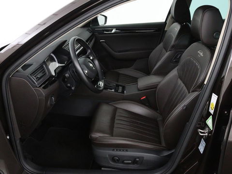 Škoda Superb 1.4 TSI iV Laurin & Klement | Leder | Trekhaak | Adaptive cruise | Stoelverwarming | Canton Sound | Navigatie | Memory | Full LED | Keyless | Carplay | PHEV