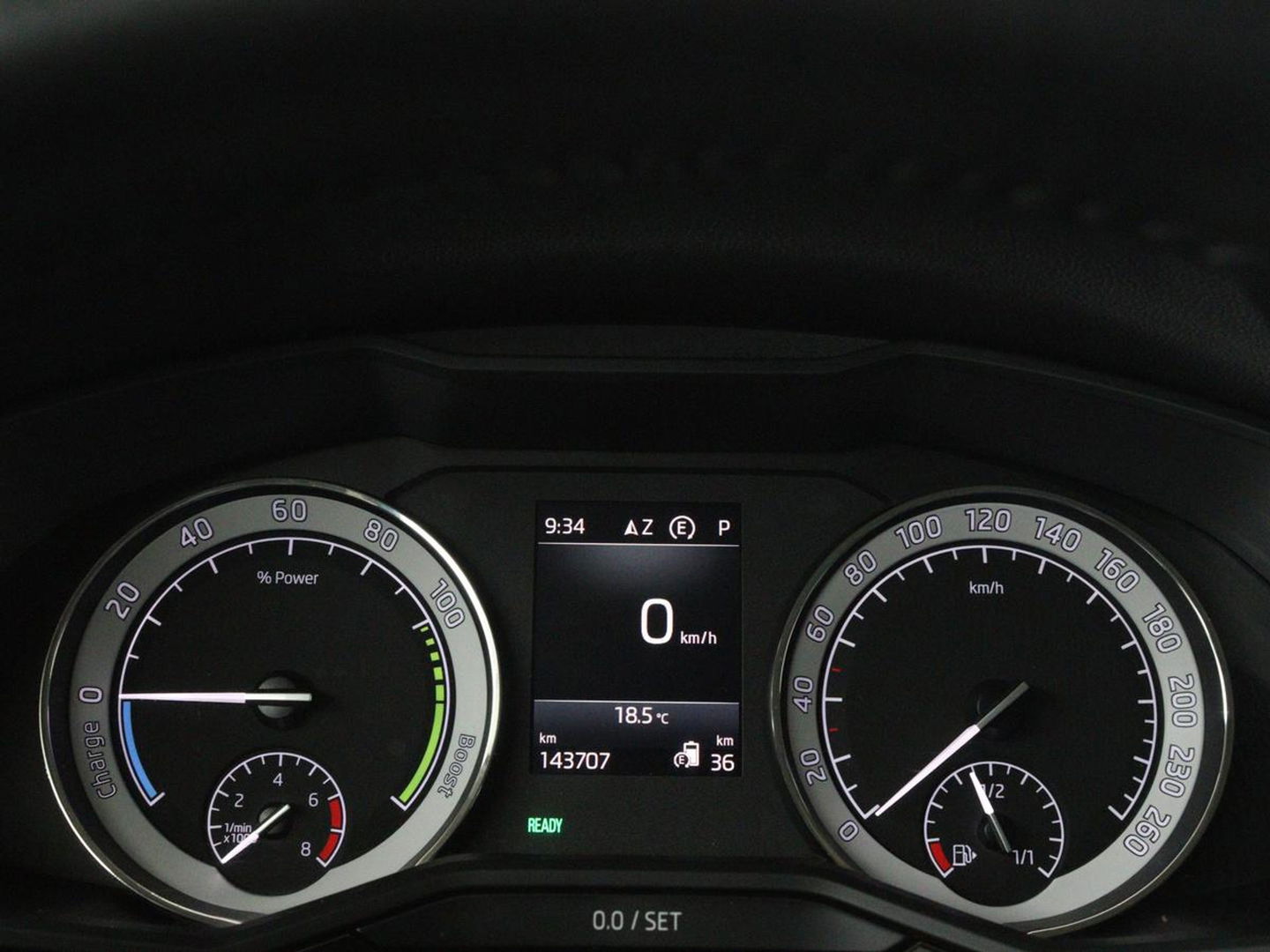 Škoda Superb 1.4 TSI iV Laurin & Klement | Leder | Trekhaak | Adaptive cruise | Stoelverwarming | Canton Sound | Navigatie | Memory | Full LED | Keyless | Carplay | PHEV