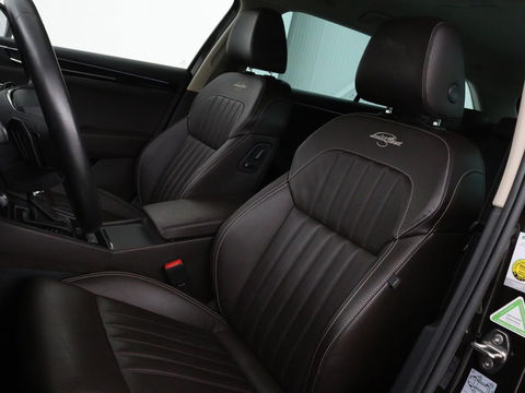 Škoda Superb 1.4 TSI iV Laurin & Klement | Leder | Trekhaak | Adaptive cruise | Stoelverwarming | Canton Sound | Navigatie | Memory | Full LED | Keyless | Carplay | PHEV