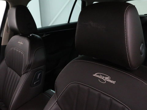 Škoda Superb 1.4 TSI iV Laurin & Klement | Leder | Trekhaak | Adaptive cruise | Stoelverwarming | Canton Sound | Navigatie | Memory | Full LED | Keyless | Carplay | PHEV