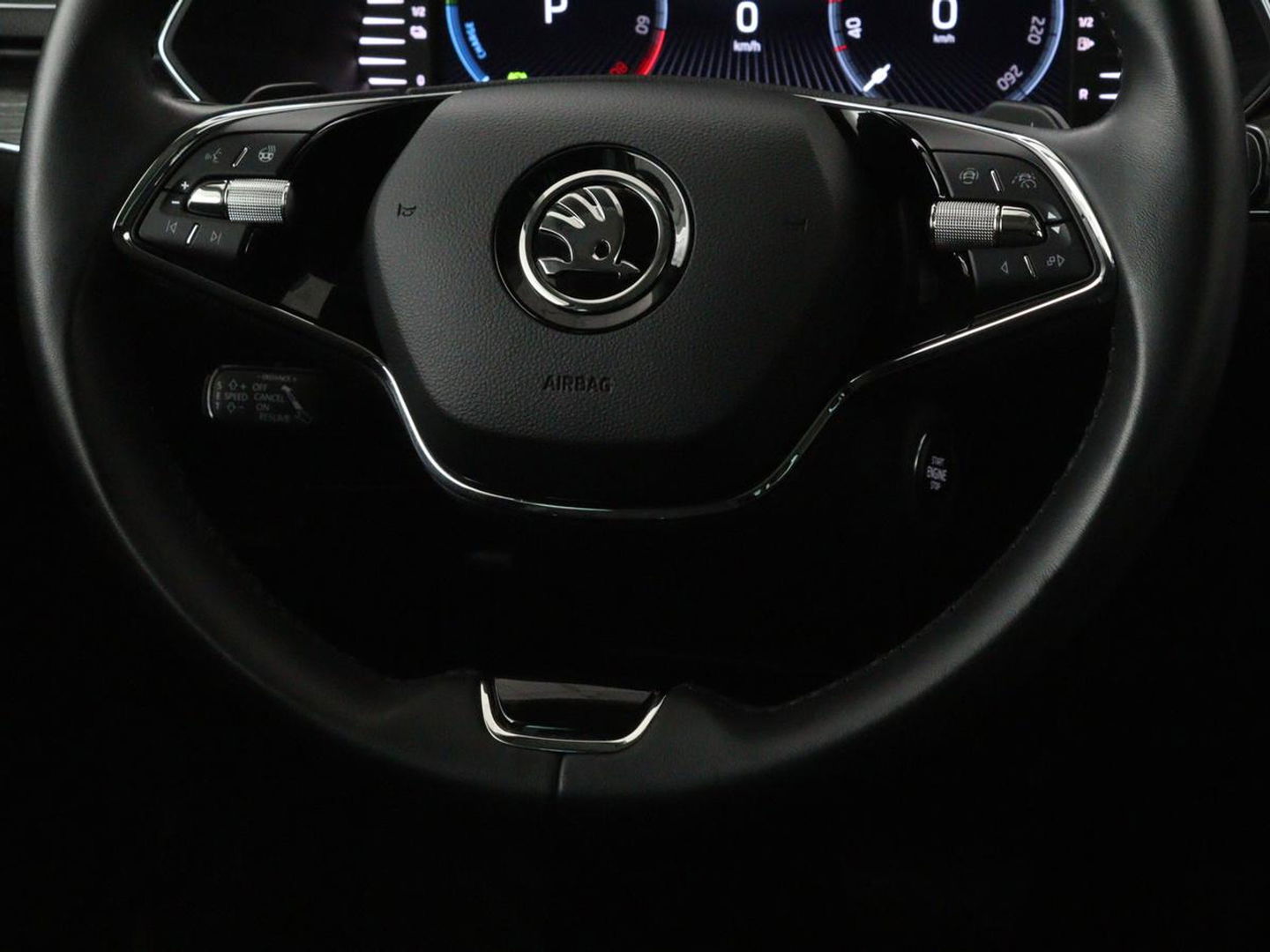Škoda Superb 1.4 TSI iV Business Edition Plus | Panoramadak | Stoelverwarming | Leder/Alcantara | Adaptive cruise | 360 camera | Massage | Memory | Navigatie | Carplay | Achterbankverwarming | Canton | PHEV