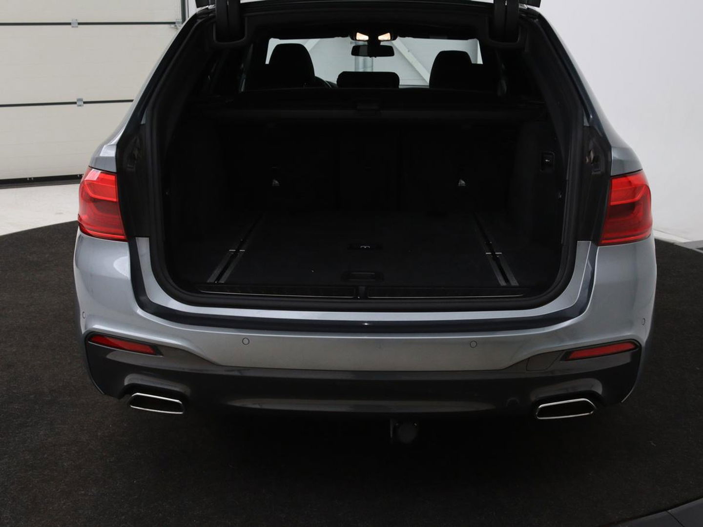 BMW 5 Serie 540d xDrive M Sport | Panoramadak | Head-Up | Adaptive cruise | Carplay | Alcantara | Harman/Kardon | Stoelverwarming | Trekhaak | Sfeerverlichting
