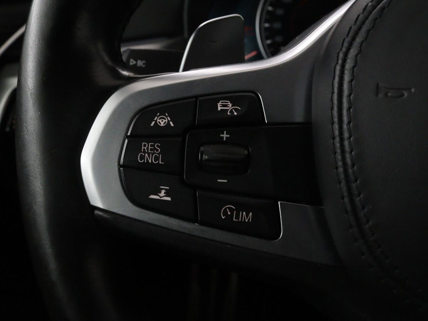 BMW 5 Serie 540d xDrive M Sport | Panoramadak | Head-Up | Adaptive cruise | Carplay | Alcantara | Harman/Kardon | Stoelverwarming | Trekhaak | Sfeerverlichting