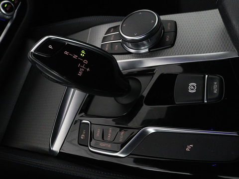 BMW 5 Serie 540d xDrive M Sport | Panoramadak | Head-Up | Adaptive cruise | Carplay | Alcantara | Harman/Kardon | Stoelverwarming | Trekhaak | Sfeerverlichting