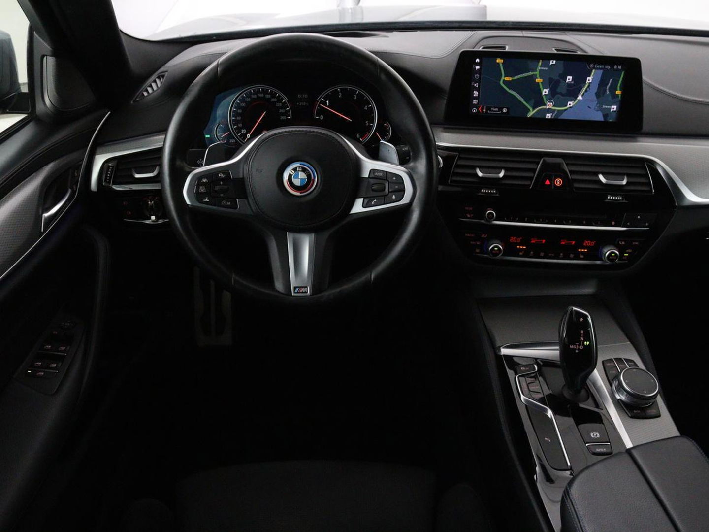 BMW 5 Serie 540d xDrive M Sport | Panoramadak | Head-Up | Adaptive cruise | Carplay | Alcantara | Harman/Kardon | Stoelverwarming | Trekhaak | Sfeerverlichting
