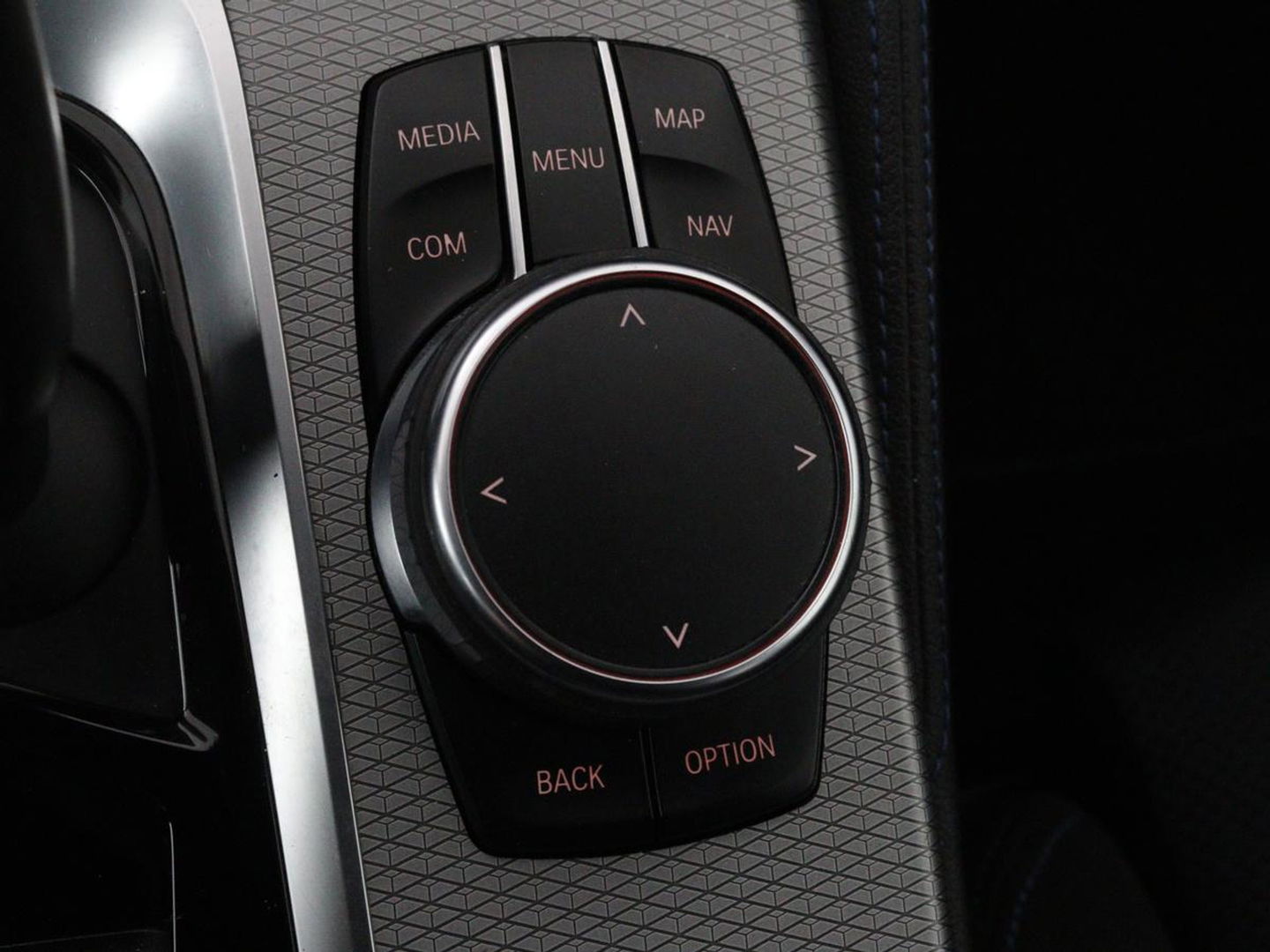 BMW 5 Serie 540d xDrive M Sport | Panoramadak | Head-Up | Adaptive cruise | Carplay | Alcantara | Harman/Kardon | Stoelverwarming | Trekhaak | Sfeerverlichting