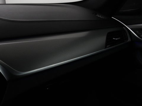 BMW 5 Serie 540d xDrive M Sport | Panoramadak | Head-Up | Adaptive cruise | Carplay | Alcantara | Harman/Kardon | Stoelverwarming | Trekhaak | Sfeerverlichting